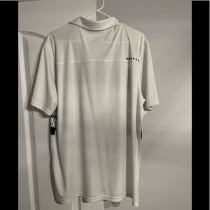 Oakley white t shirt size xl